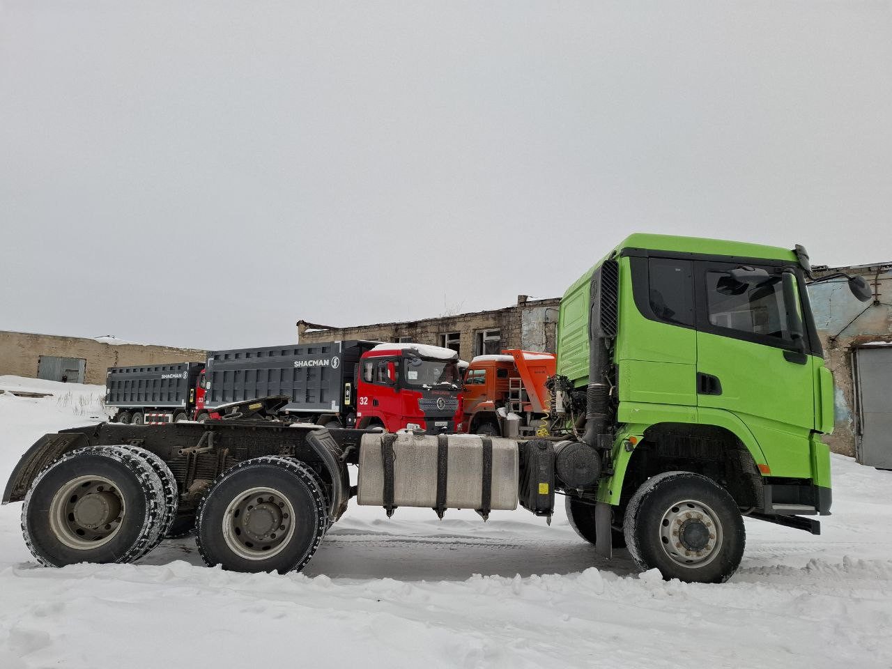 Shacman (Shaanxi) SX* 6x6 Седельный тягач Shacman (Shaanxi) SX* 6x6 Седельный тягач
