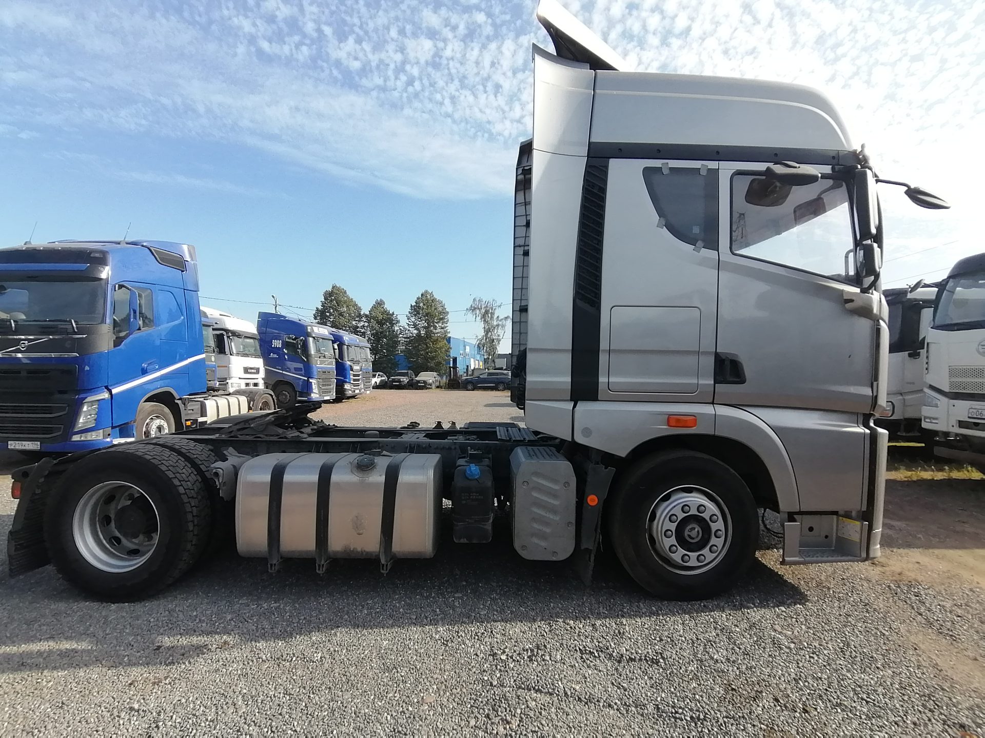 FAW JH6 4x2 Седельный тягач FAW JH6 4x2 Седельный тягач
