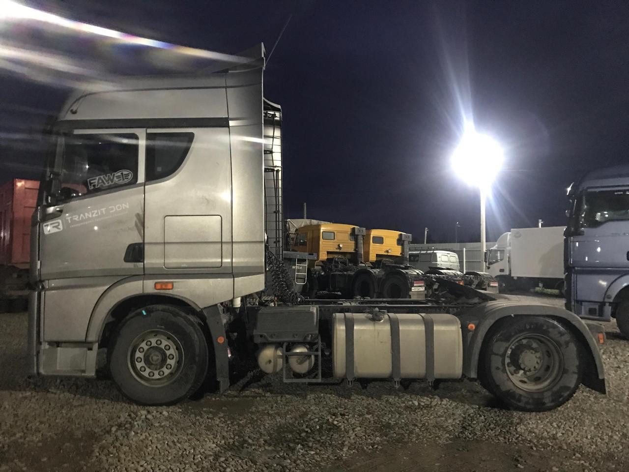 FAW JH6 4x2 Седельный тягач FAW JH6 4x2 Седельный тягач