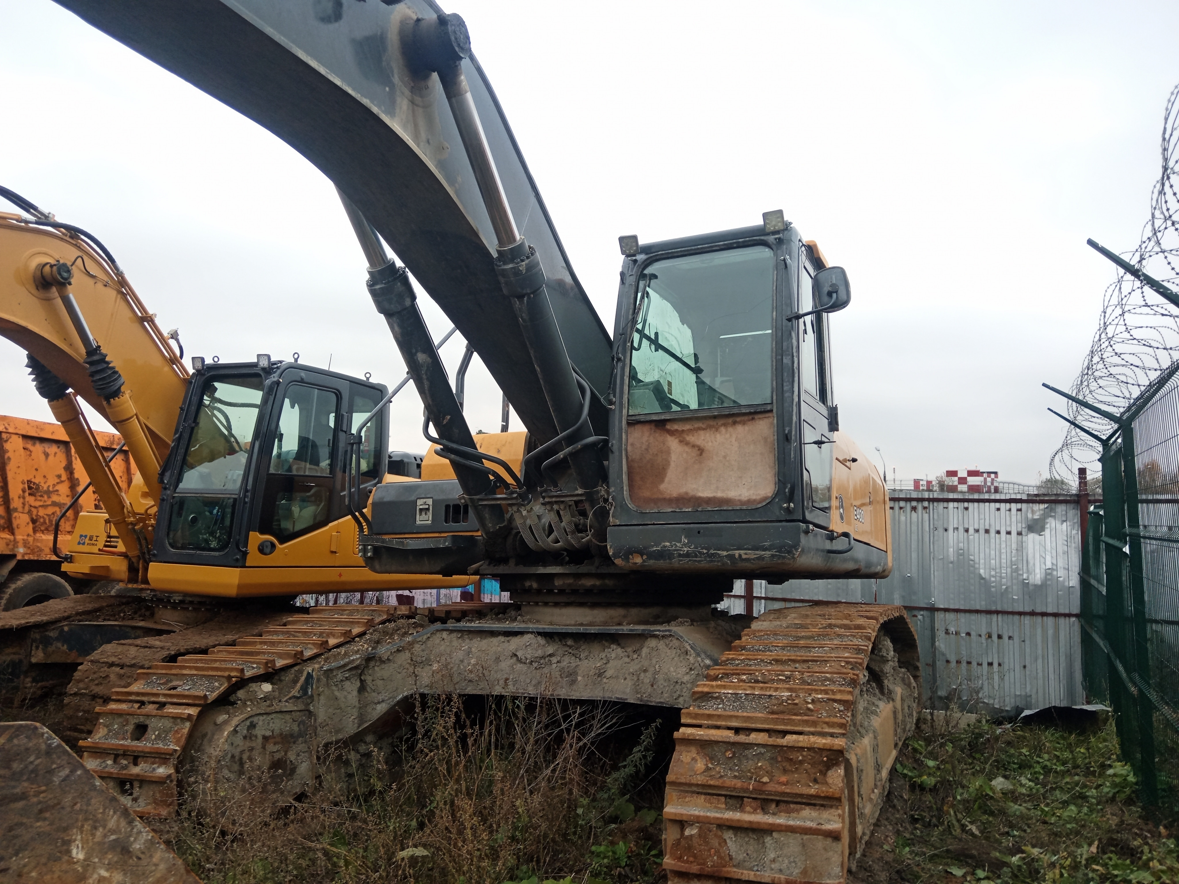 John Deere E400 Экскаватор