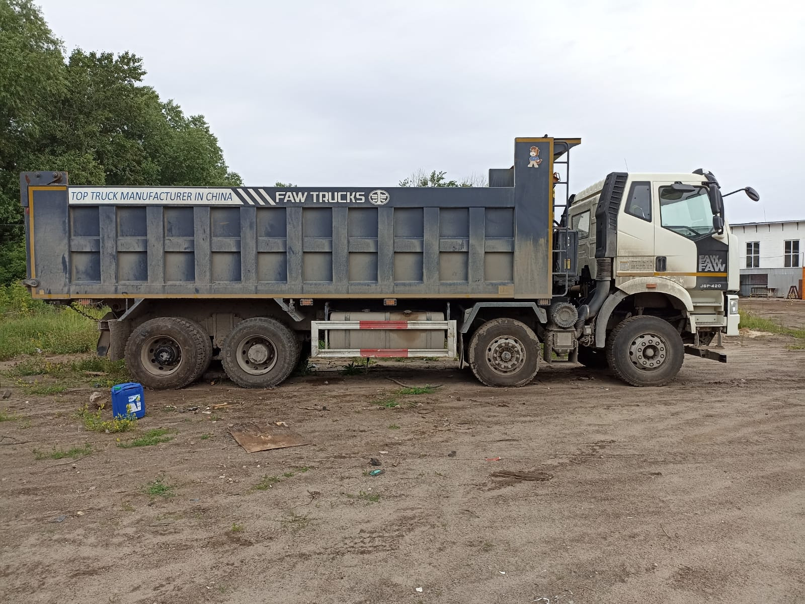 FAW J6 8x4 Самосвал