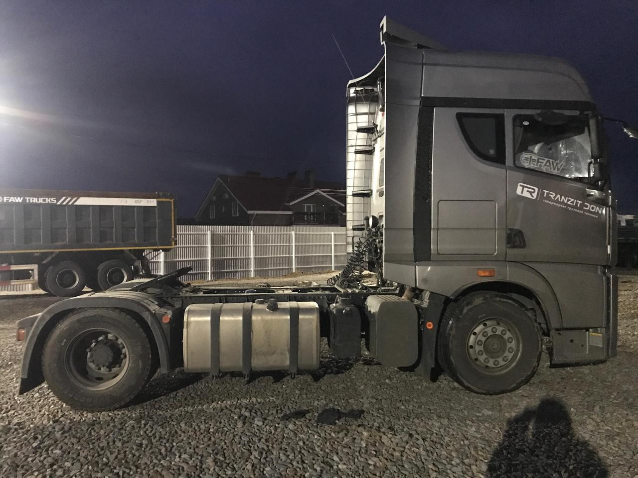 FAW JH6 4x2 Седельный тягач FAW JH6 4x2 Седельный тягач