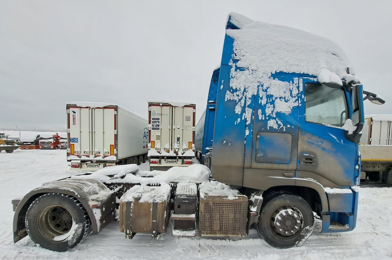 DongFeng DFH 4x2 Седельный тягач DongFeng DFH 4x2 Седельный тягач