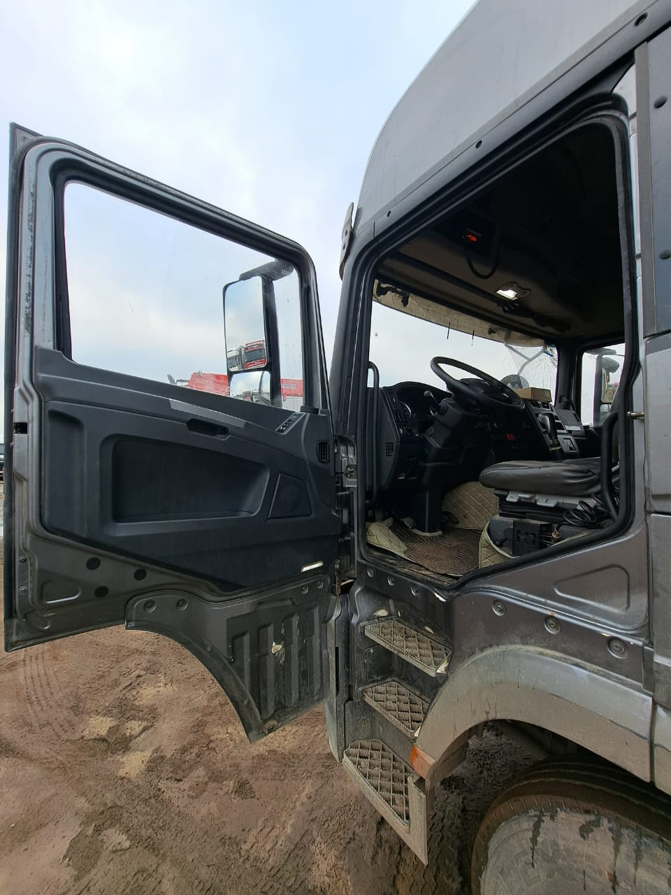 Shacman (Shaanxi) SX* 6x4 Седельный тягач Shacman (Shaanxi) SX* 6x4 Седельный тягач