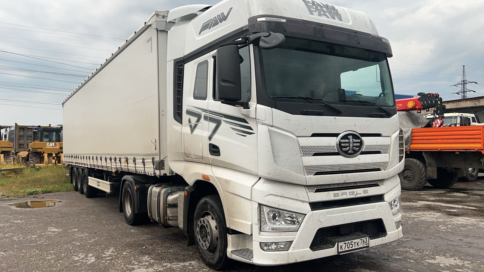 FAW J7 4x2 Седельный тягач FAW J7 4x2 Седельный тягач
