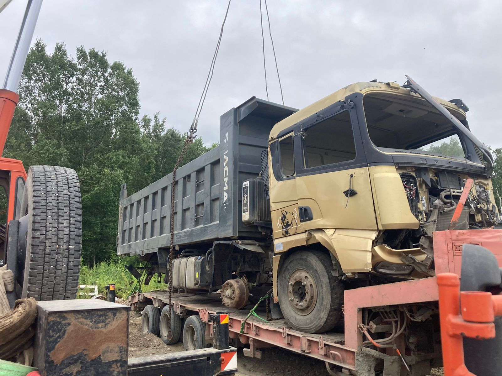 Shacman (Shaanxi) SX* 8x4 Самосвал Shacman (Shaanxi) SX* 8x4 Самосвал