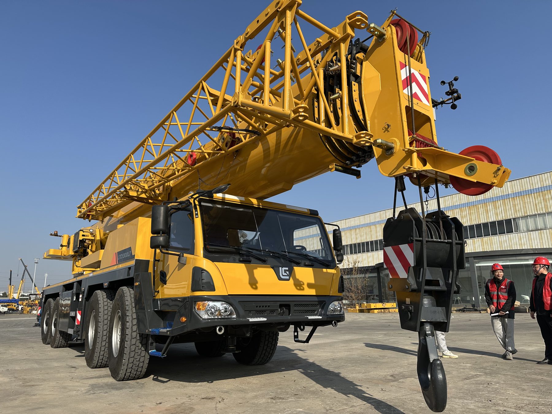 Автокран LiuGong LTC1300L7
