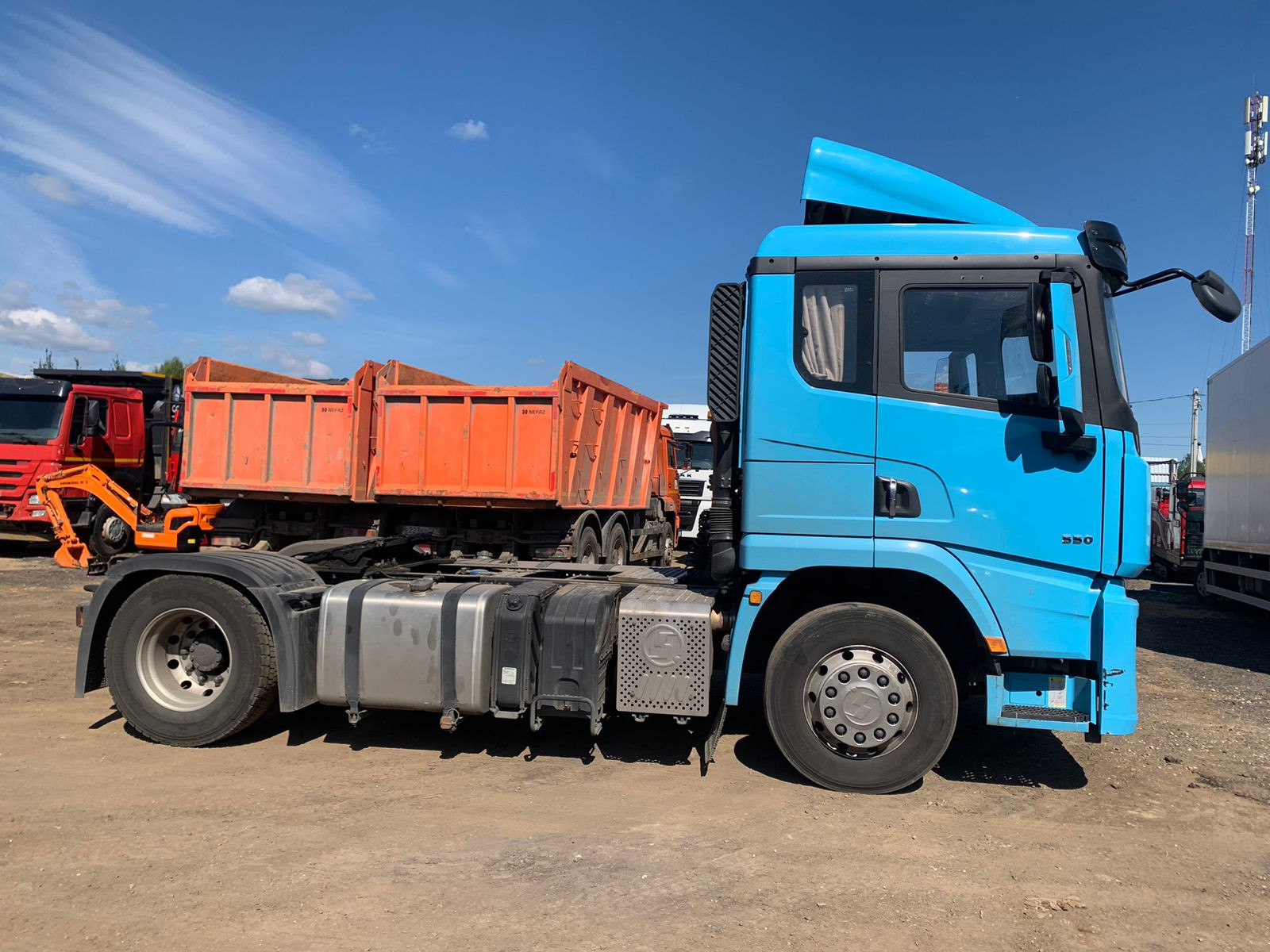 Shacman (Shaanxi) SX* 4x2 тягач Shacman (Shaanxi) SX* 4x2 тягач