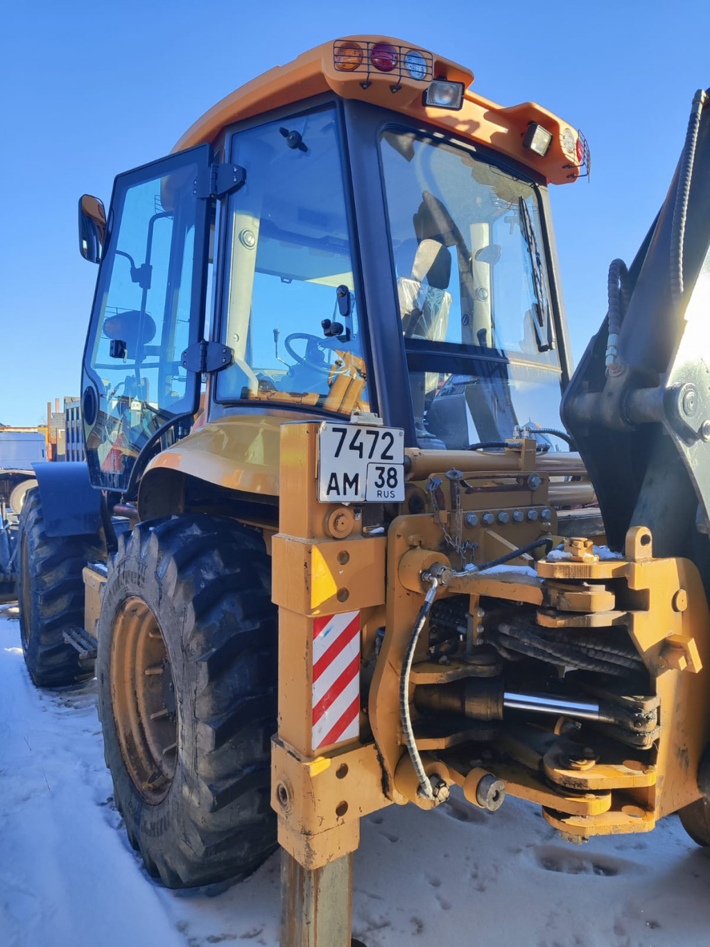 TAVR 695* Экскаватор-погрузчик