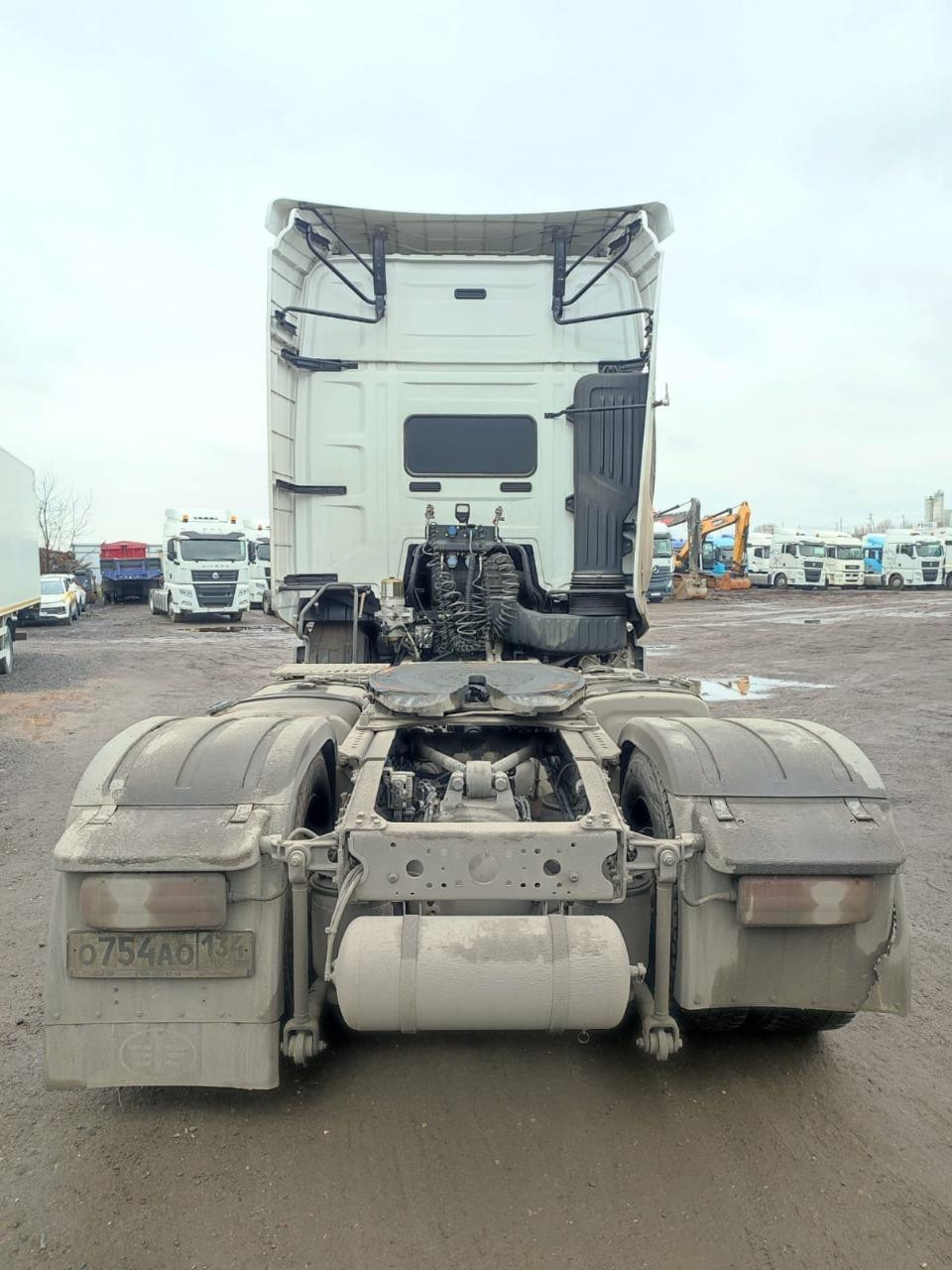 FAW J7 4x2 Седельный тягач FAW J7 4x2 Седельный тягач