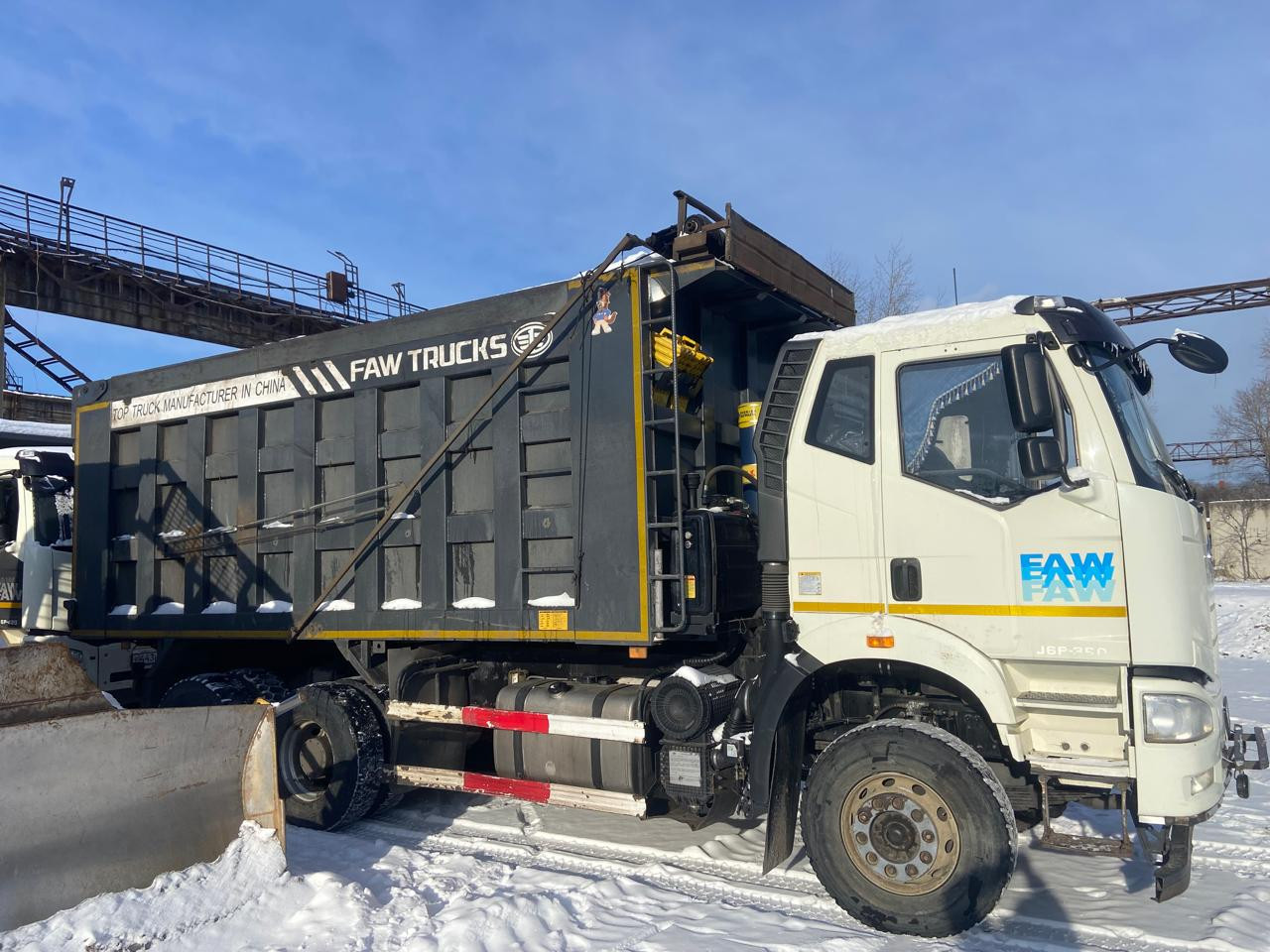 FAW J6 6x4 Самосвал FAW J6 6x4 Самосвал