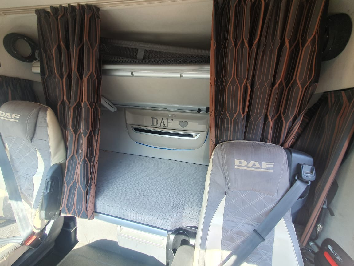 DAF XF 4x2 Седельный тягач DAF XF 4x2 Седельный тягач