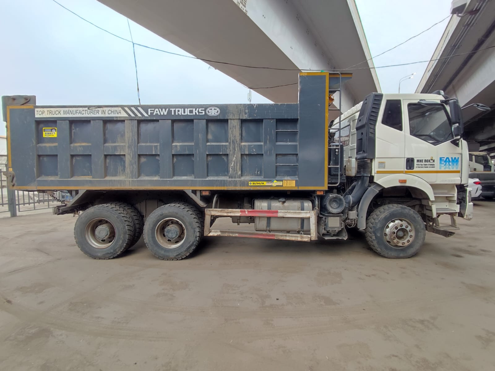 FAW J6 6x4 Самосвал