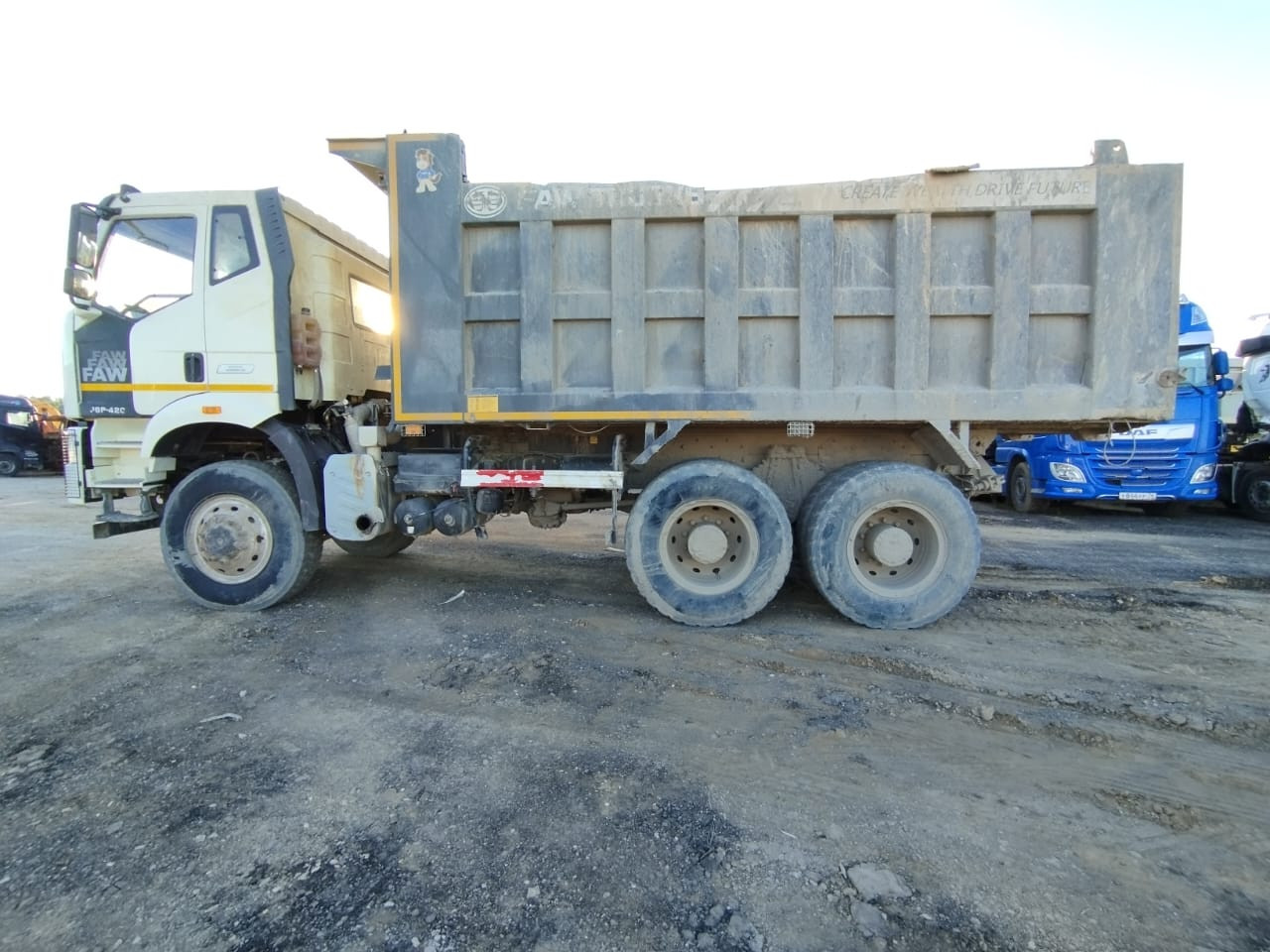 FAW J6 6x6 Самосвал