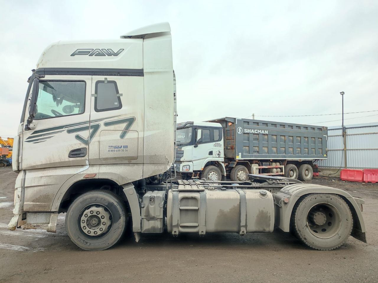 FAW J7 4x2 Седельный тягач FAW J7 4x2 Седельный тягач