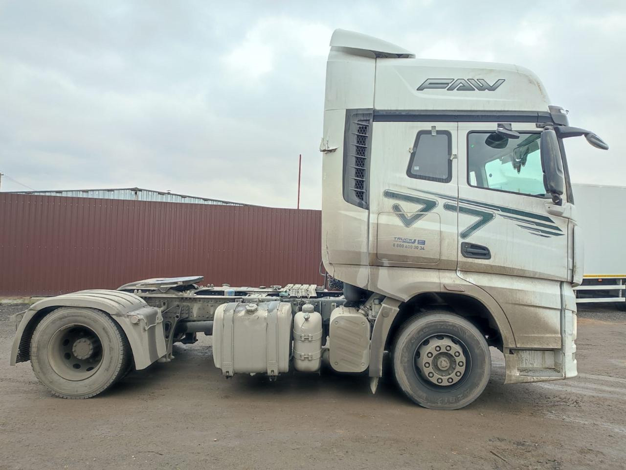 FAW J7 4x2 Седельный тягач FAW J7 4x2 Седельный тягач
