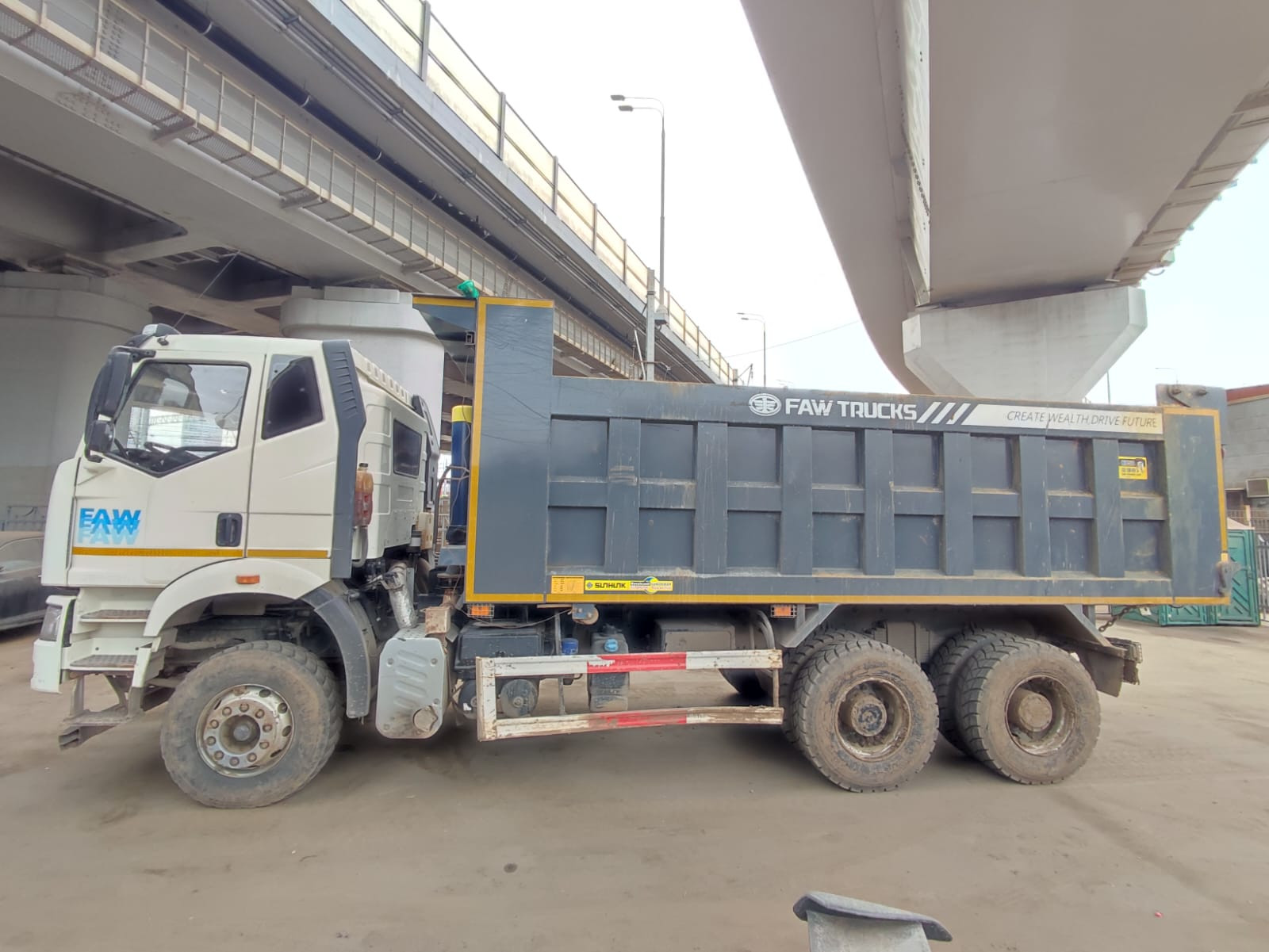 FAW J6 6x4 Самосвал