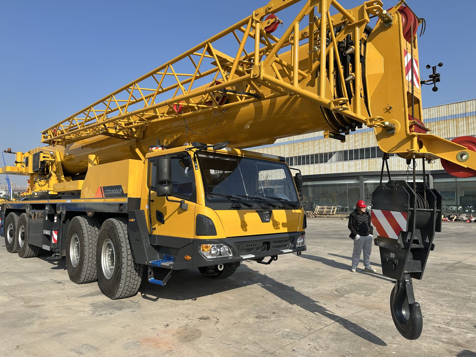 Автокран LiuGong LTC1300L7