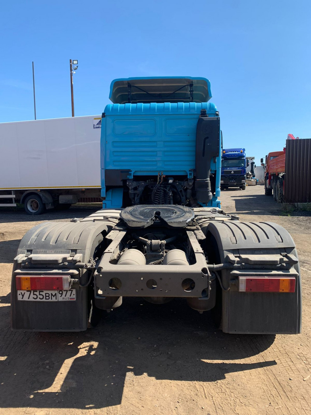 Shacman (Shaanxi) SX* 4x2 тягач Shacman (Shaanxi) SX* 4x2 тягач