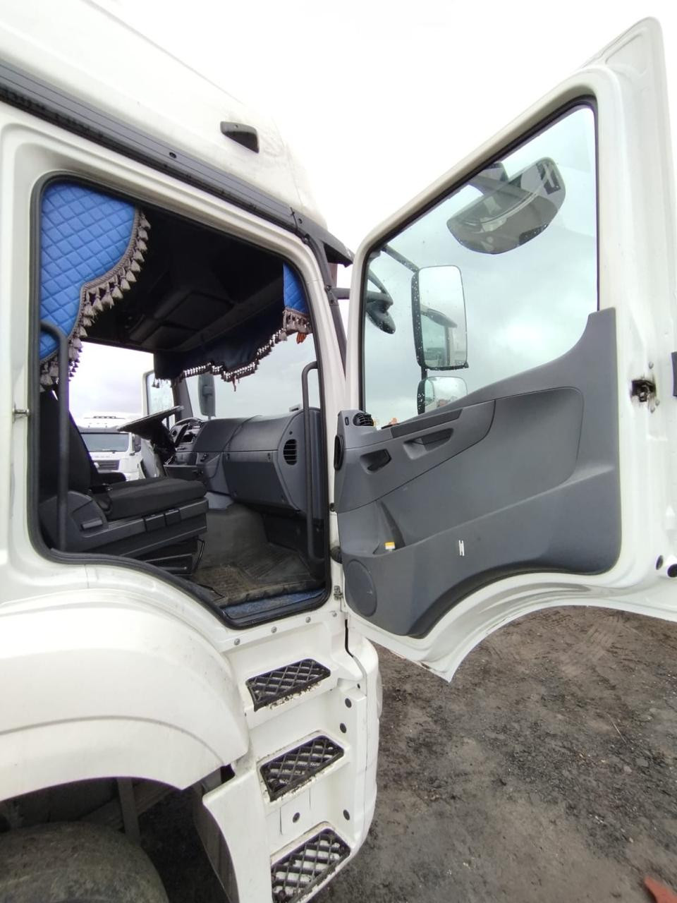 КамАЗ 5490 4x2 Седельный тягач КамАЗ 5490 4x2 Седельный тягач