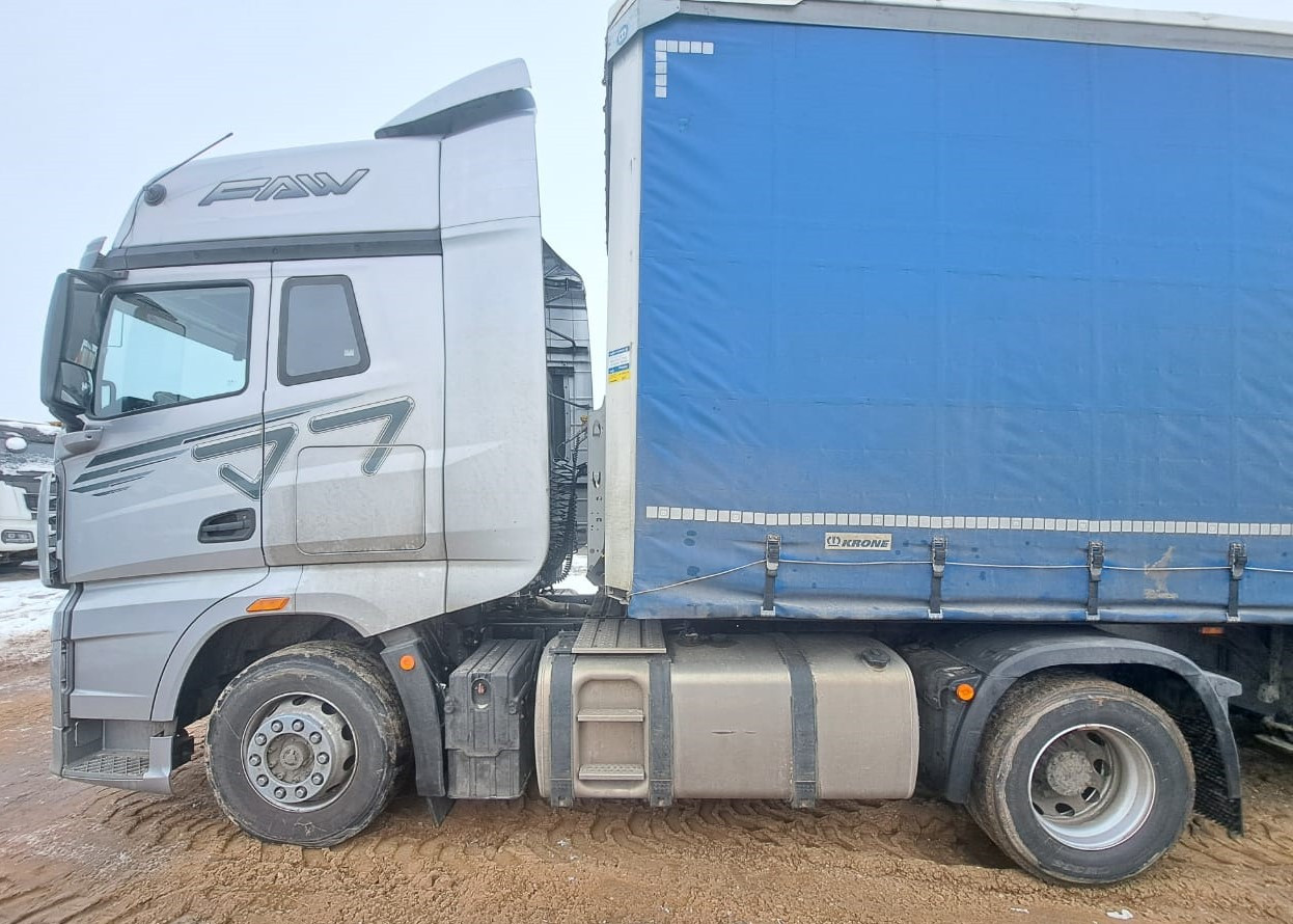 FAW J7 4x2 Седельный тягач FAW J7 4x2 Седельный тягач