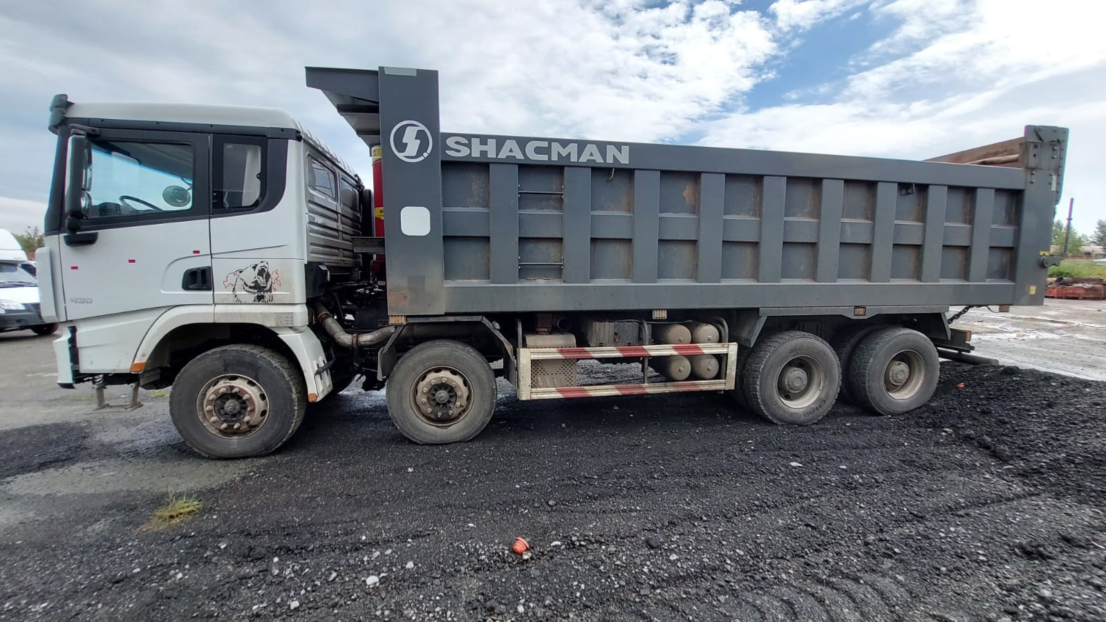 Shacman (Shaanxi) SX* 8x4 Самосвал