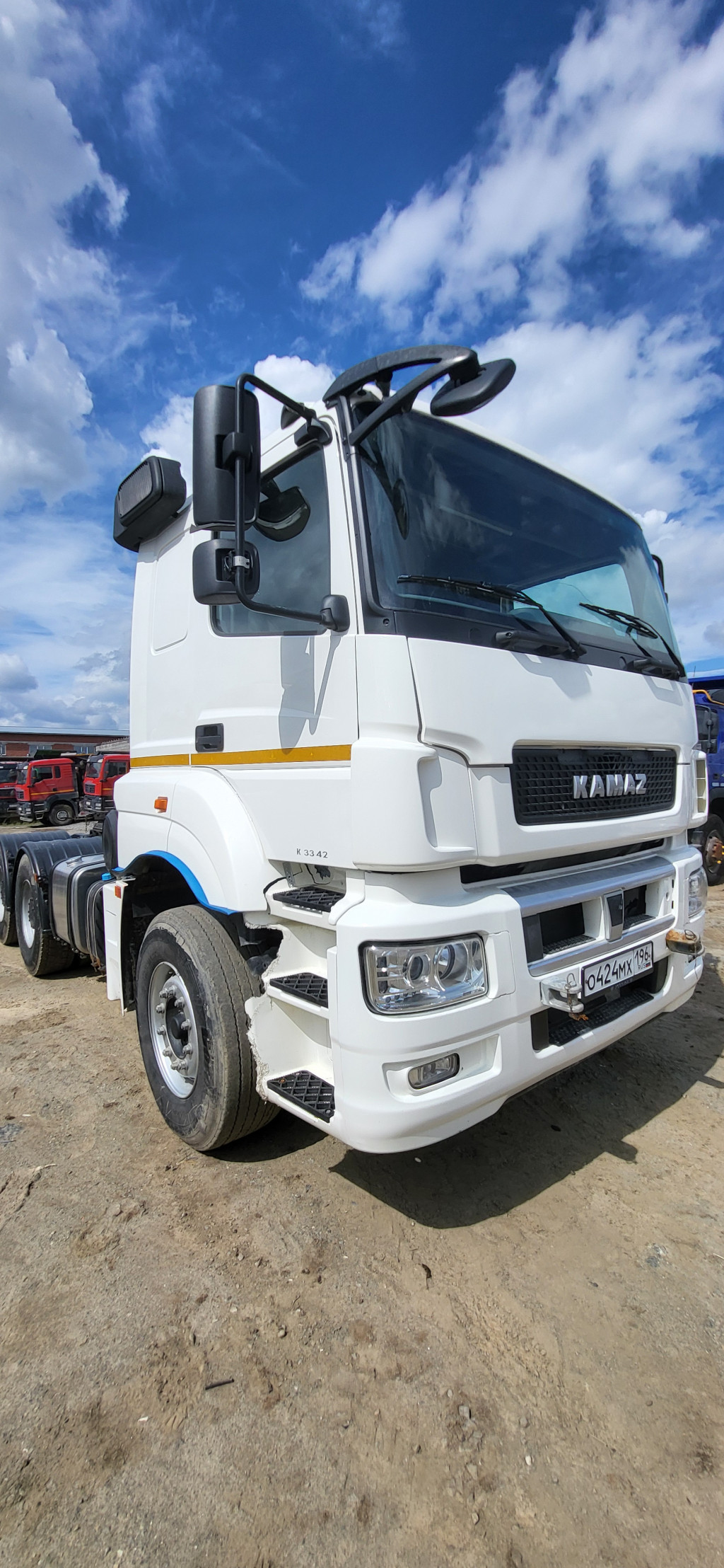 КамАЗ 65806 6x4 Седельный тягач с КМУ