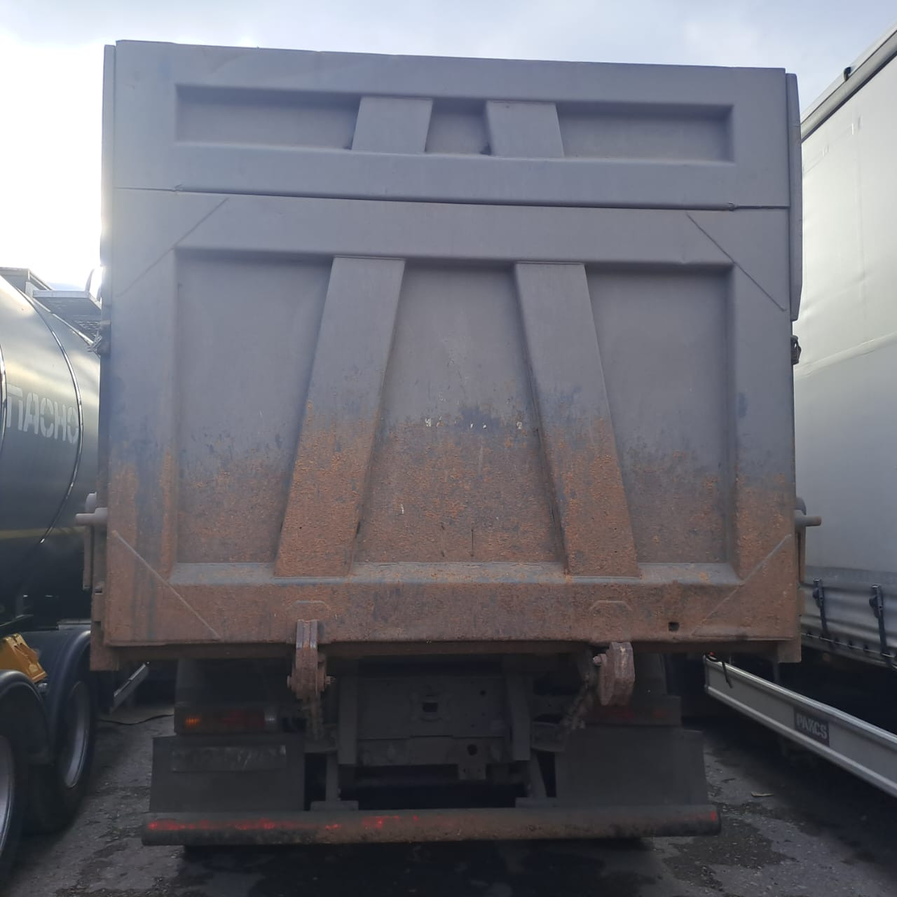 Shacman (Shaanxi) SX* 8x4 Самосвал Shacman (Shaanxi) SX* 8x4 Самосвал
