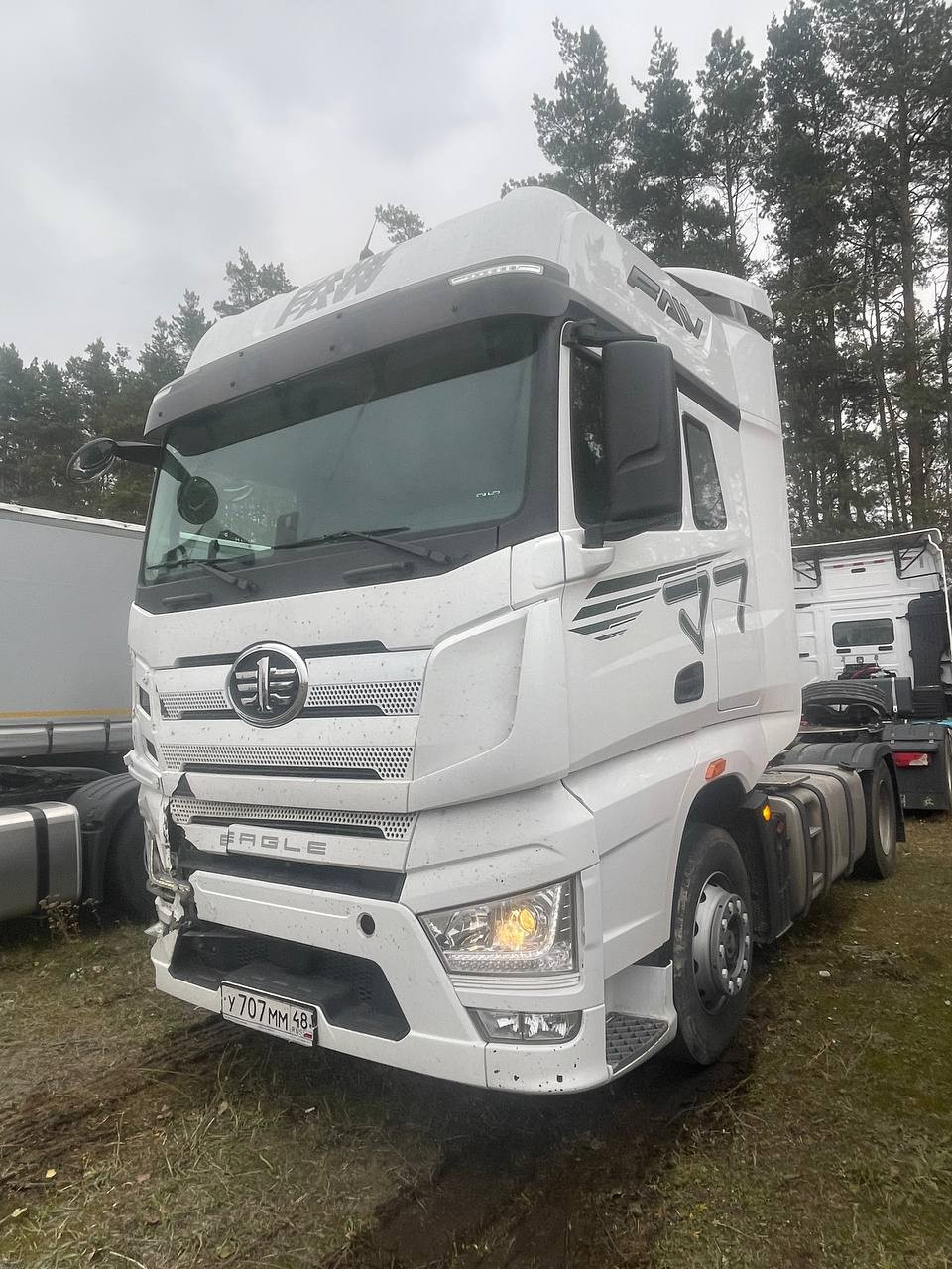 FAW J7 4x2 Седельный тягач FAW J7 4x2 Седельный тягач