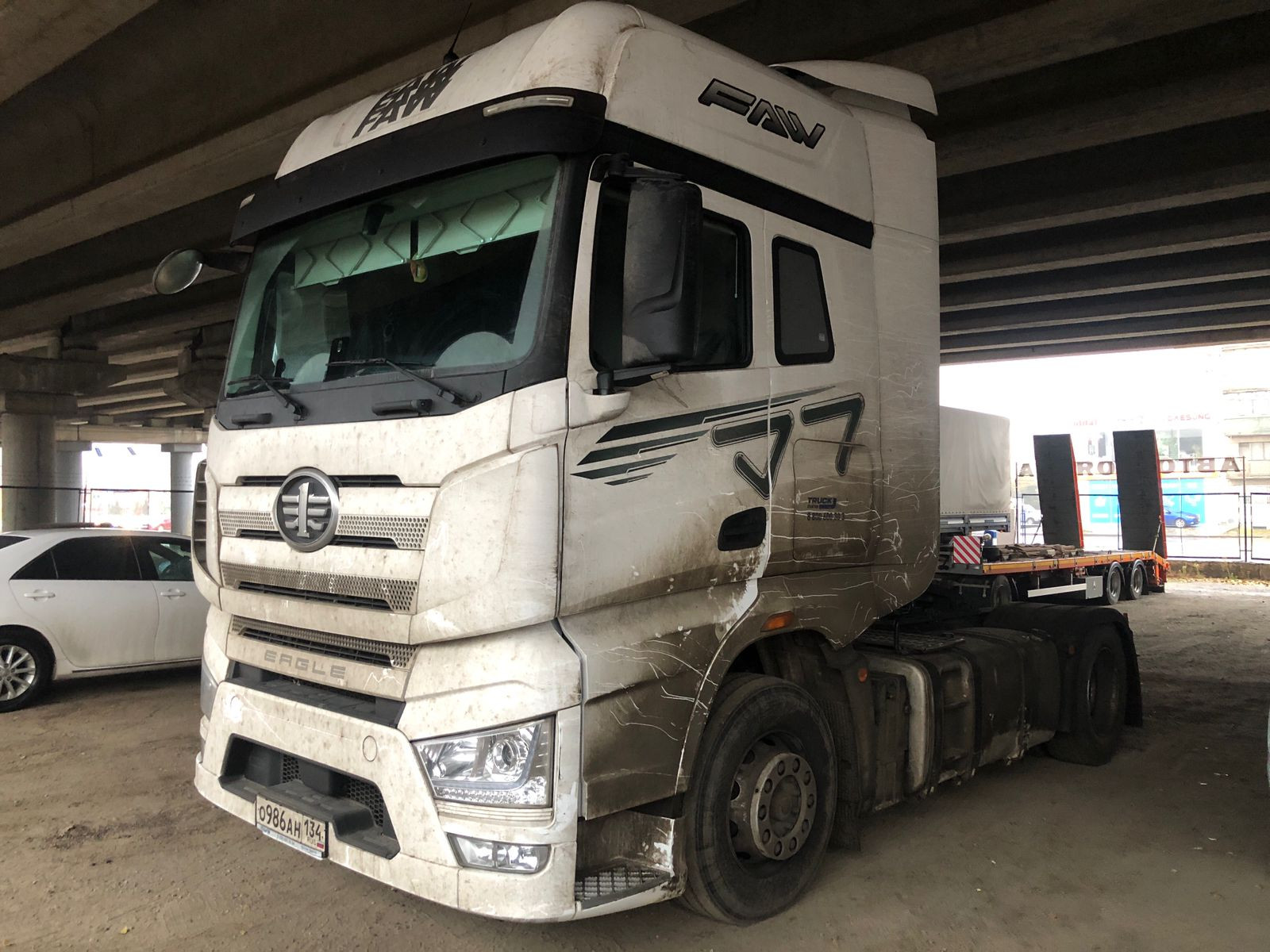 FAW J7 4x2 Седельный тягач FAW J7 4x2 Седельный тягач