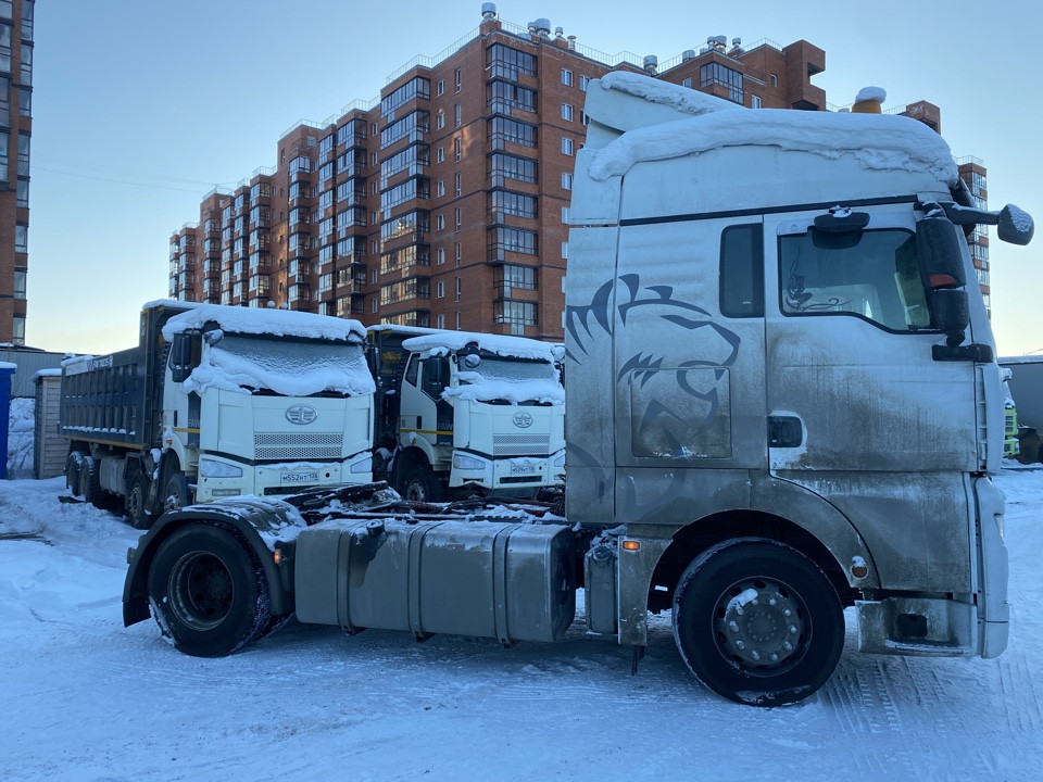 SITRAK C7H 4x2 Седельный тягач SITRAK C7H 4x2 Седельный тягач