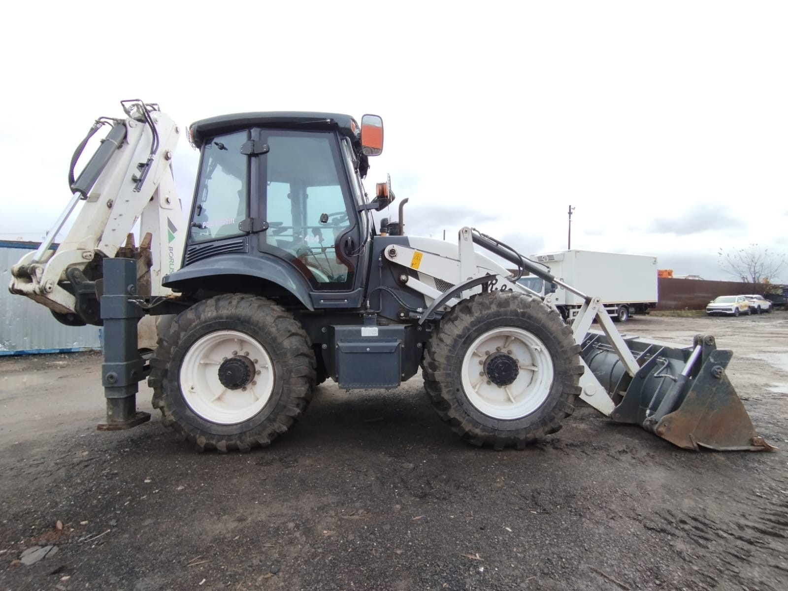 Borus BR-825 Экскаватор-погрузчик