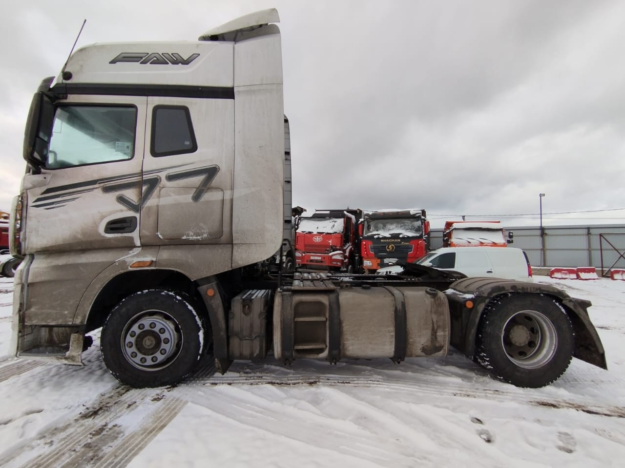 FAW J7 4x2 Седельный тягач